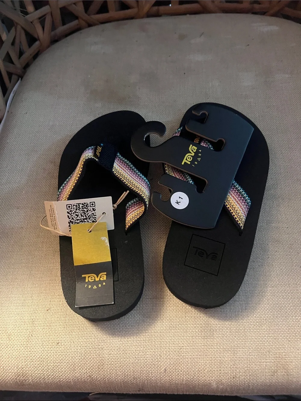 New Teva Mush ll Girls Sandals 1 NWT